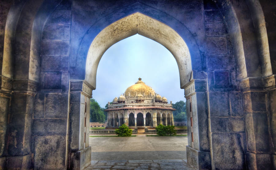 Majestic View Of Isa Khan's Tomb In Delhi Wallpaper