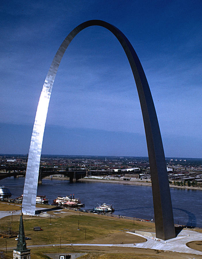 Majestic View Of St. Louis Arch With Riverboat Cruises Wallpaper