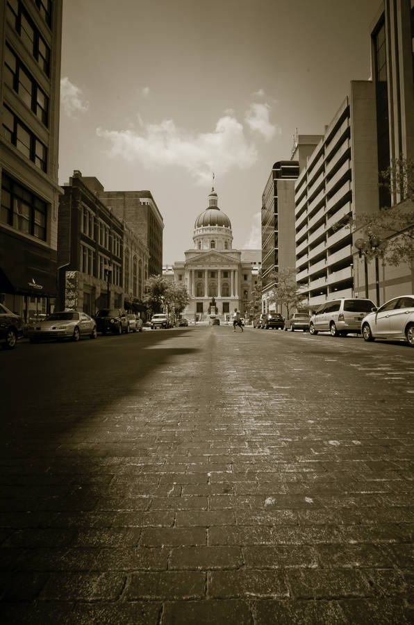 Majestic View Of The Indiana Statehouse In Indianapolis Wallpaper