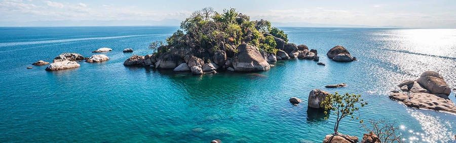 Malawi Lake Rock Island Wallpaper