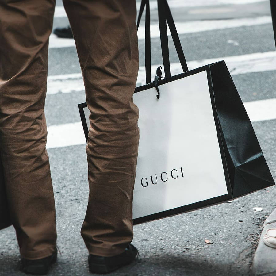 Man Holding Bag Gucci 4k Wallpaper