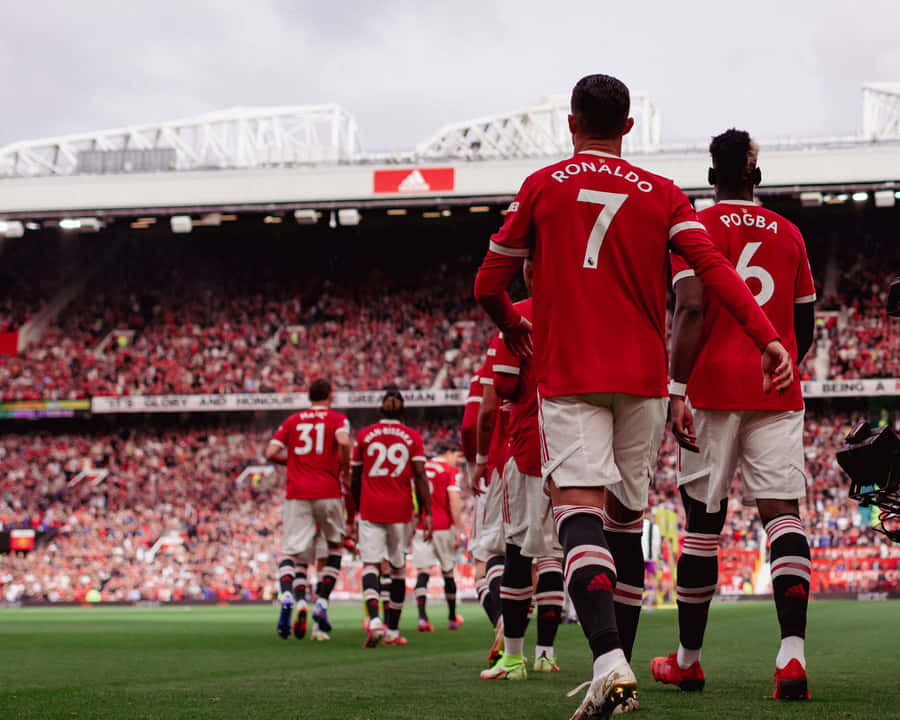 Manchester United Team At Field Wallpaper