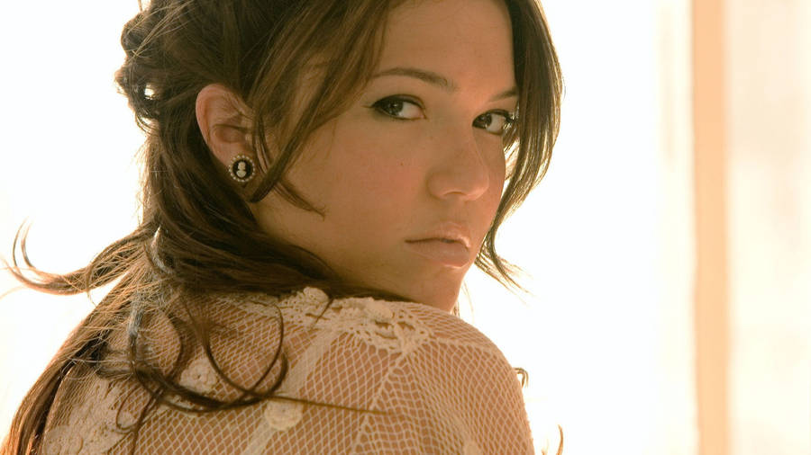 Mandy Moore Earrings Wallpaper