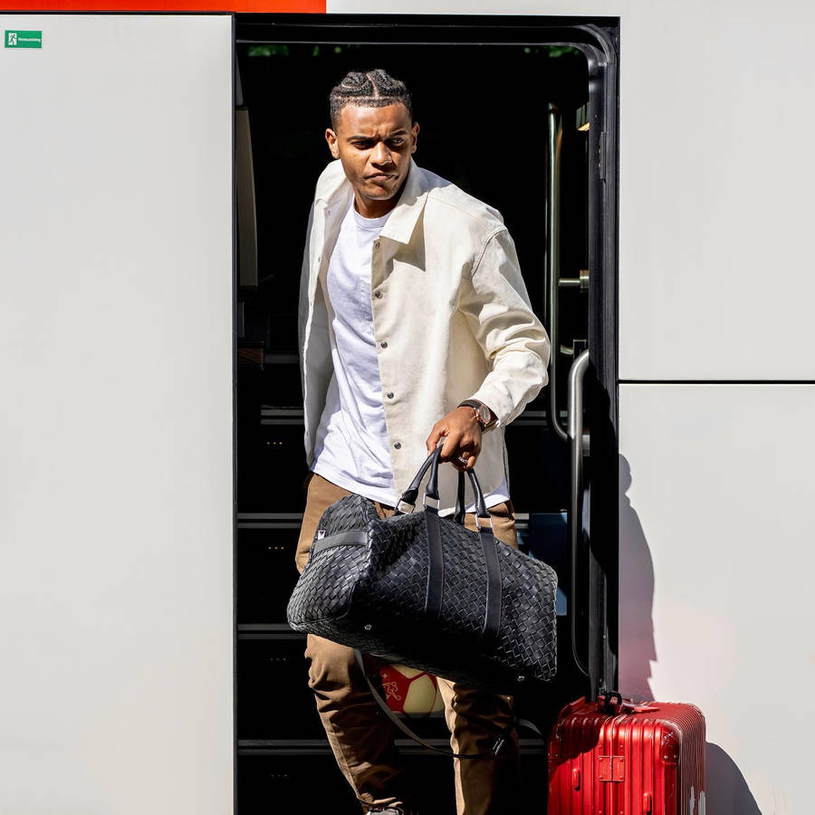 Manuel Akanji With His Luggage Wallpaper