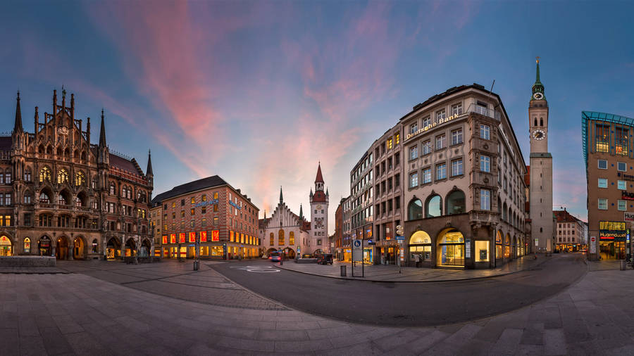 Marienplatz Plaza In Munich Wallpaper