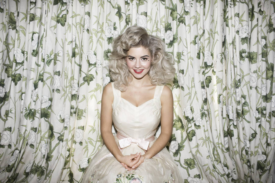 Marina And The Diamonds Showcasing Her Stunning Blonde Look. Wallpaper