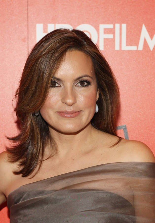 Mariska Hargitay Hbo Too Big To Fail Premiere Wallpaper