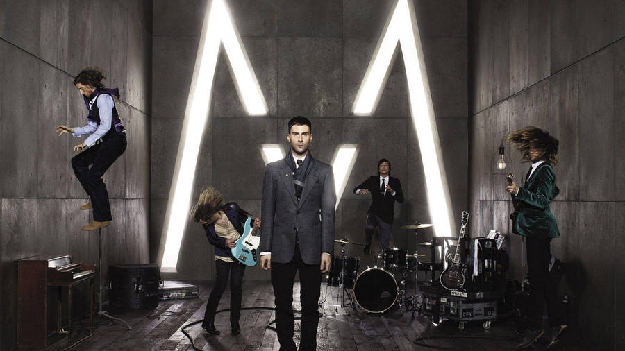 Maroon 5 Standing M Recording Wallpaper