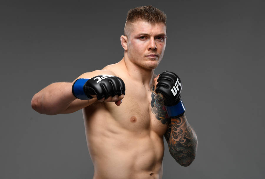 Marvin Vettori Posing With Gloves Wallpaper