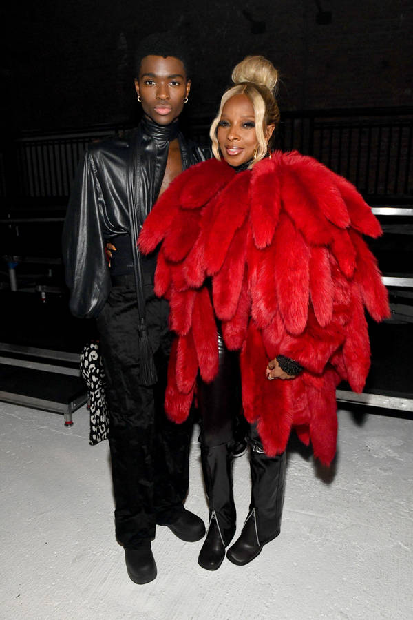 Mary J Blige At Bottega Veneta's Fashion Show Wallpaper