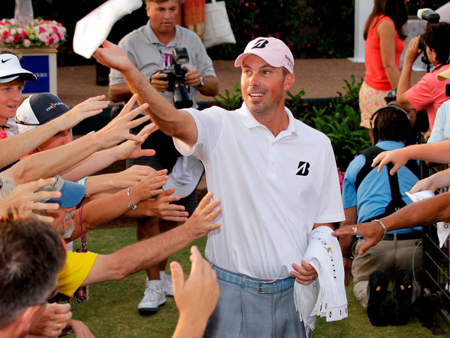 Matt Kuchar Meeting Fans Wallpaper