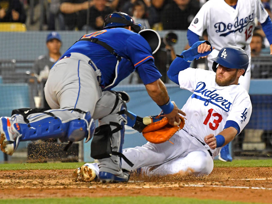 Max Muncy Sliding Towards Base Wallpaper