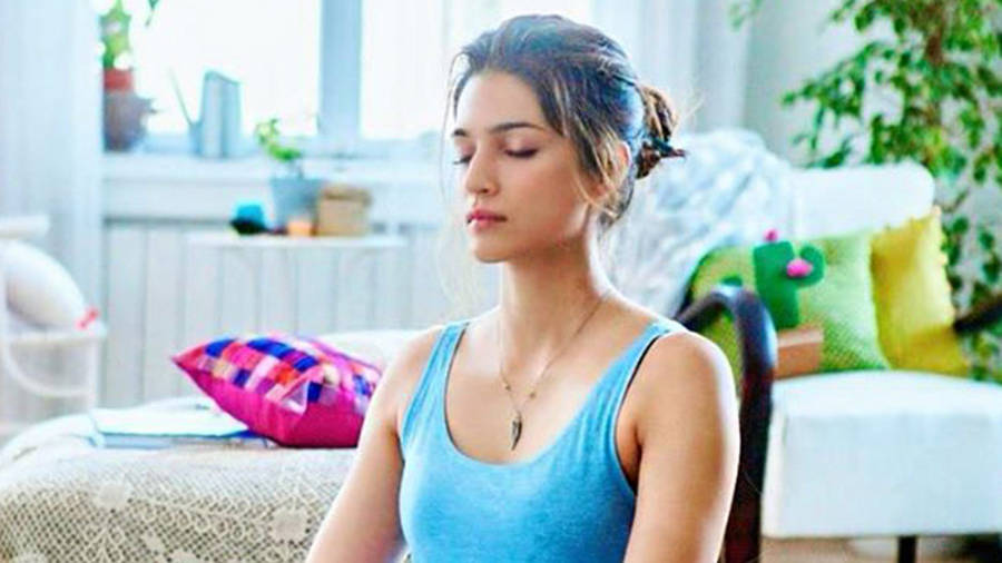 Meditate Kriti Sanon Wallpaper