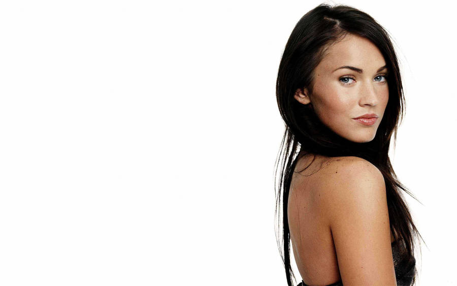 Megan Fox Hd Demure Wallpaper