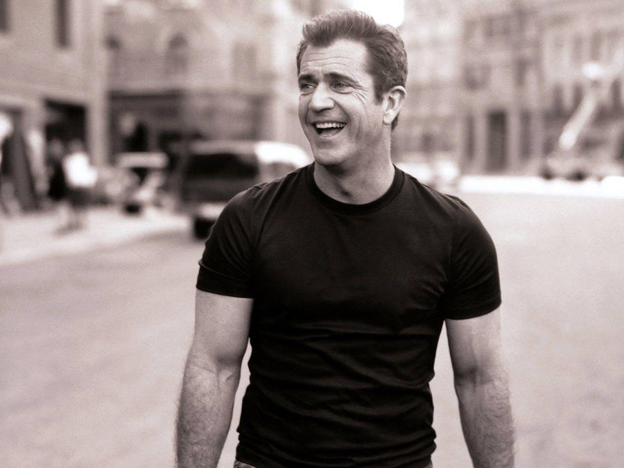 Mel Gibson Focused Black & White Wallpaper