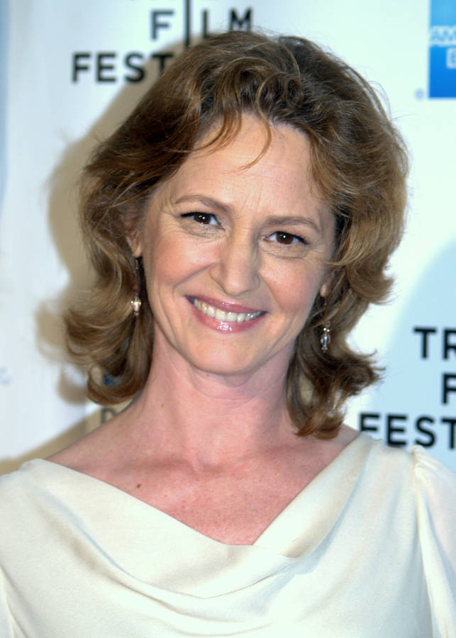 Melissa Leo Elegant White Dress Red Carpet Look Wallpaper