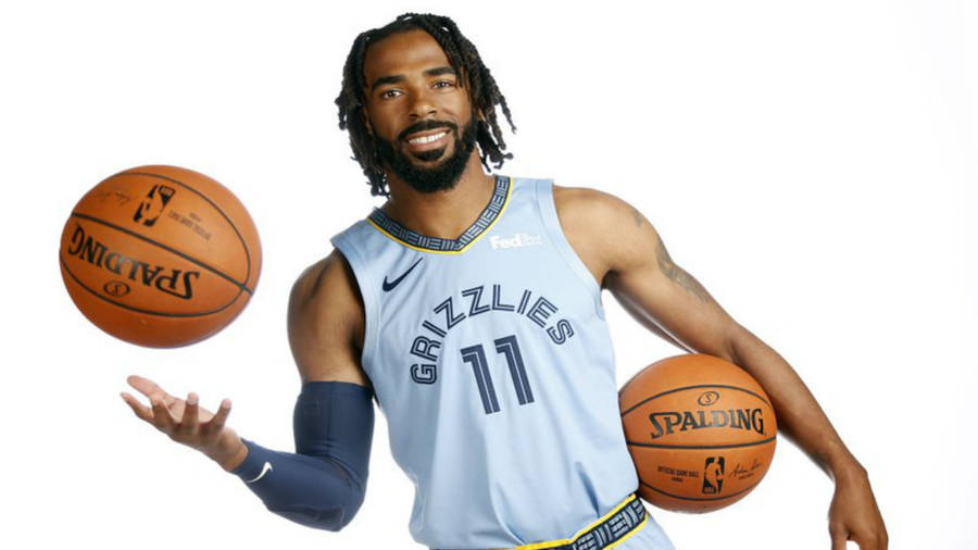 Memphis Grizzlies' Star Player Mike Conley Winning Shot Wallpaper