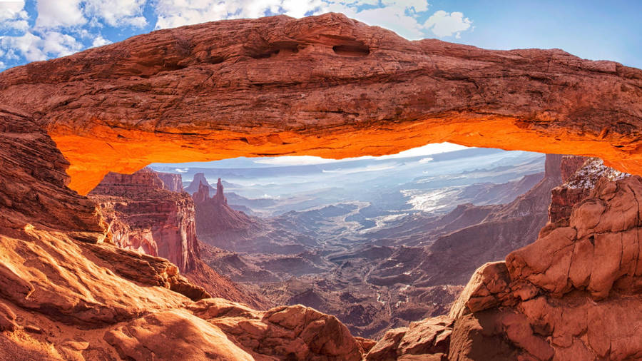 Mesa Arch In Canyonlands National Park Wallpaper