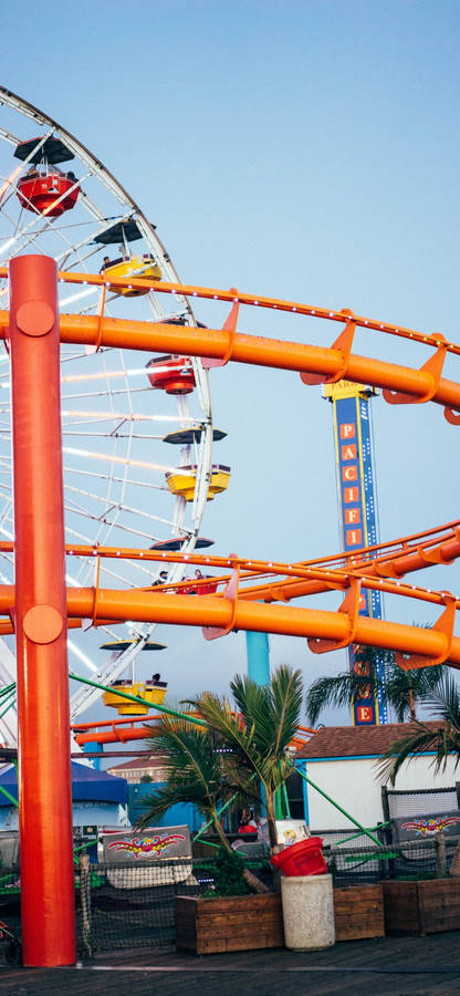 Mesmerizing Sunset At Santa Monica Pier Amusement Park Wallpaper