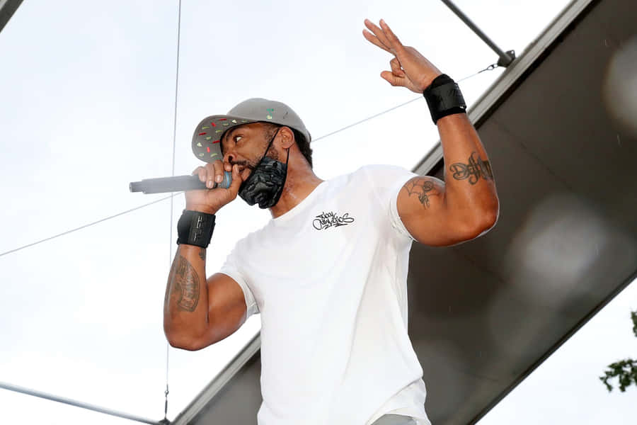 Method Man Performing Liveon Stage Wallpaper