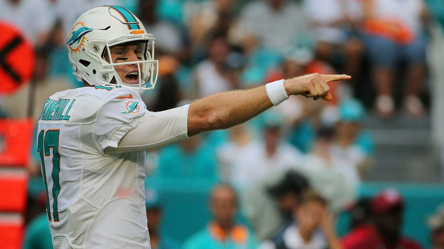 Miami Dolphins Ryan Tannehill Ponting Finger Wallpaper