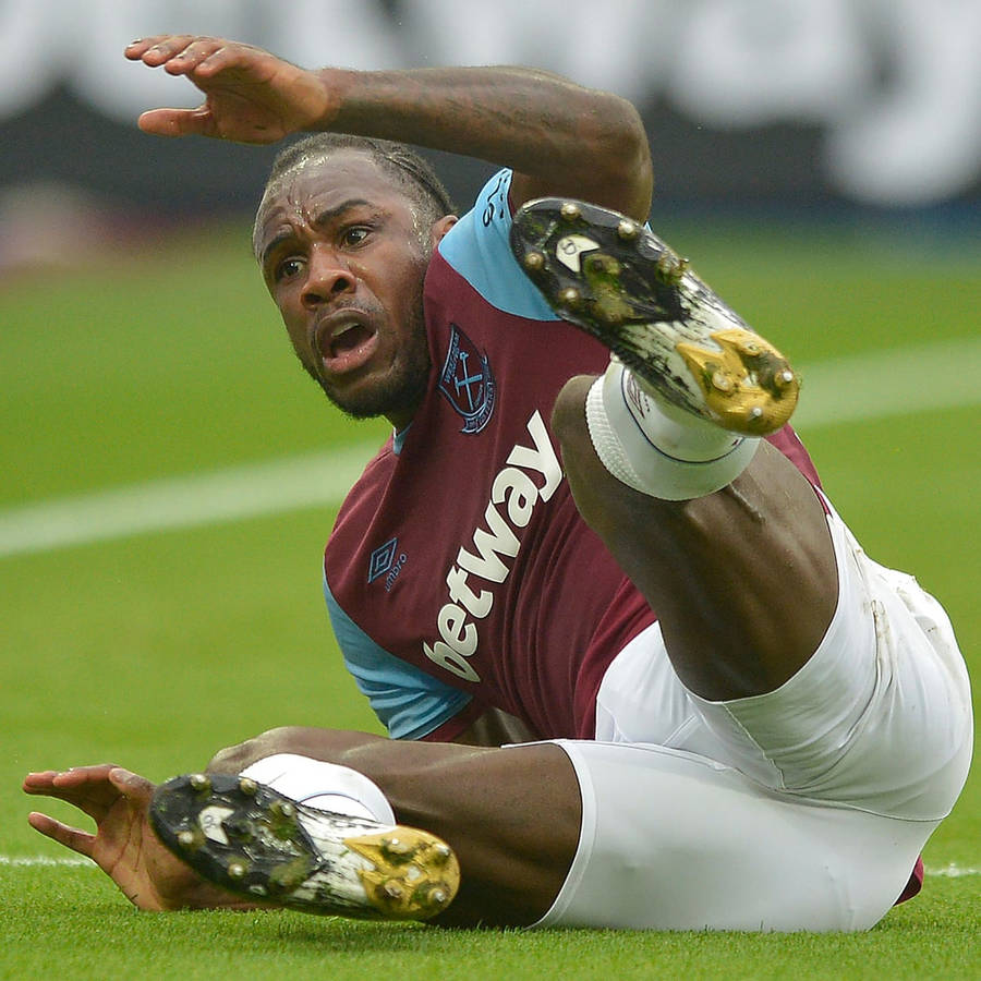 Michail Antonio Falling To Ground Wallpaper