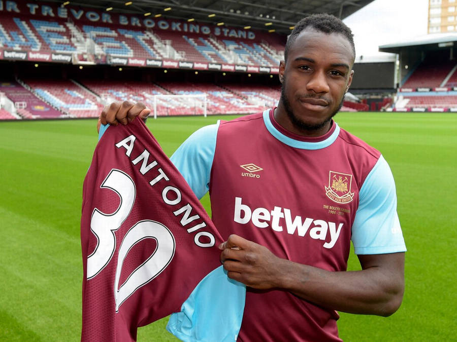 Michail Antonio Holding Jersey Wallpaper