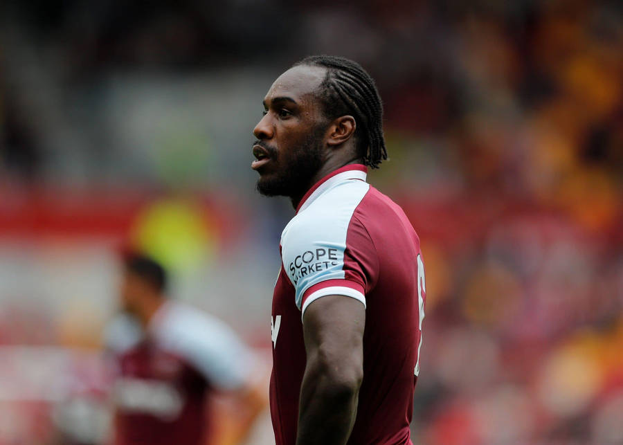 Michail Antonio Looking Left Wallpaper