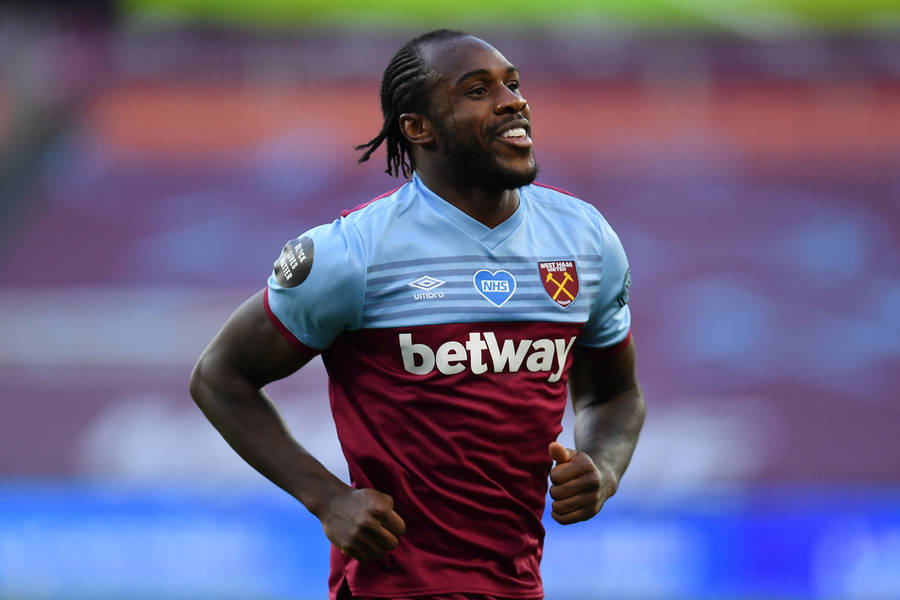 Michail Antonio Running On Pitch Wallpaper