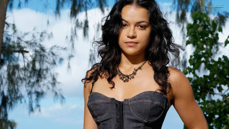 Michelle Rodriguez As Ana Lucia Cortez Wallpaper