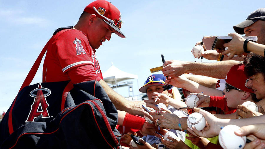 Mike Trout Giving Autograph Wallpaper