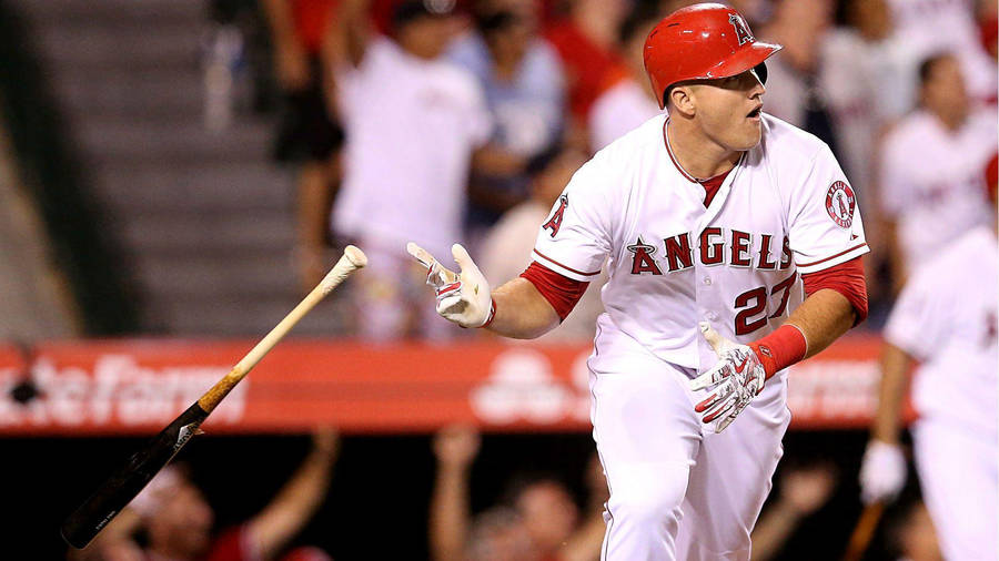 Mike Trout Losing The Bat Wallpaper