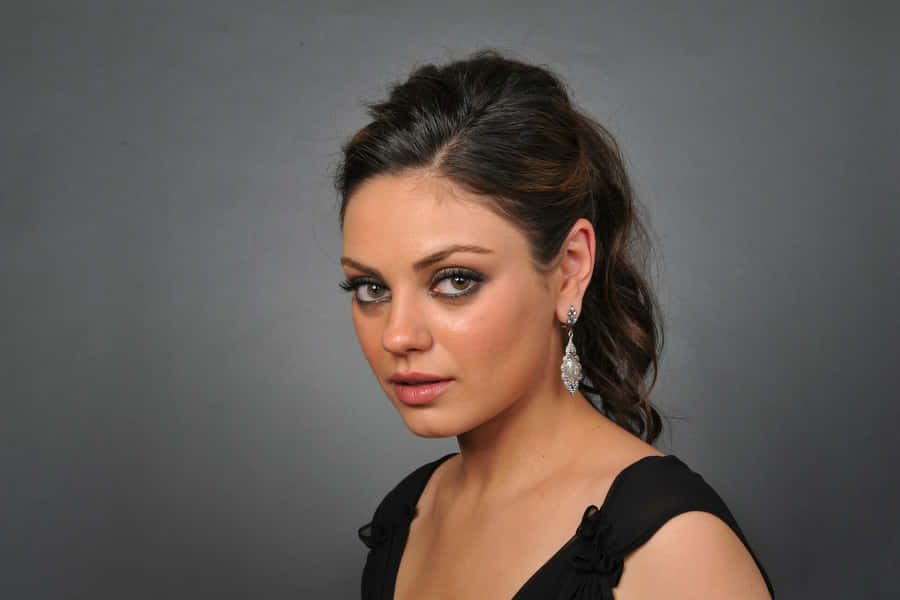 Mila Kunis As Face Reference Wallpaper