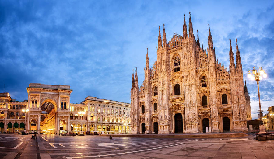 Milan's Duomo Di Mlano At Night Wallpaper