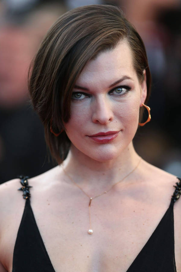 Milla Jovovich Elegance Actress Event Wallpaper