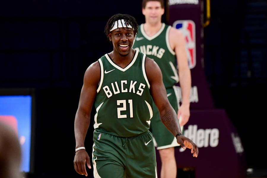 Milwaukee Mvp Star Player Jrue Holiday Wallpaper