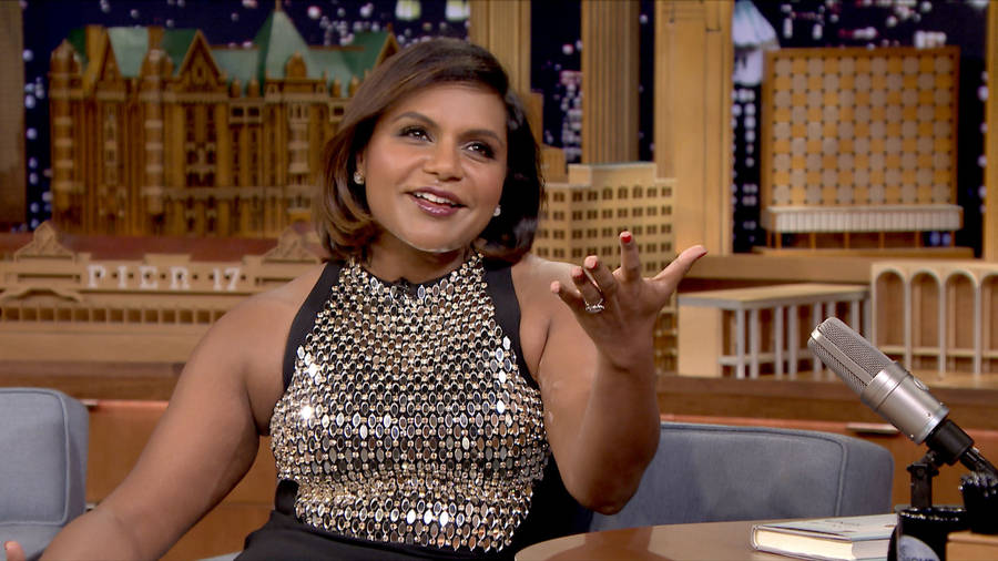 Mindy Kaling At The Jimmy Fallon Show Wallpaper