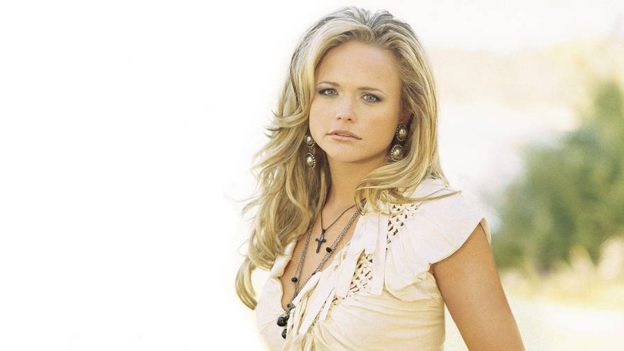 Miranda Lambert In White Blouse Wallpaper