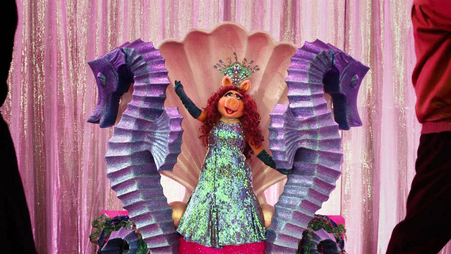 Miss Piggy Making A Glamorous Entrance In Muppets Most Wanted Wallpaper