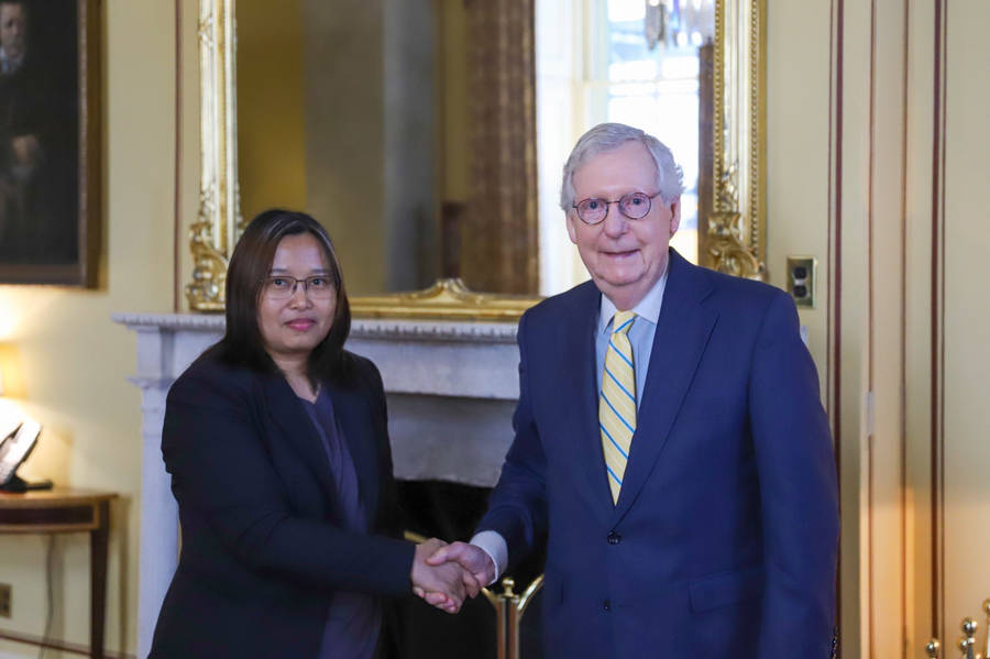 Mitch Mcconnell In Discussion With Zin Mar Aung Wallpaper