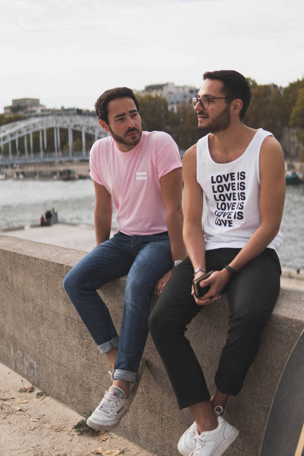 Modern Love - Gay Men Enjoying A Relaxing Moment On A Wall. Wallpaper