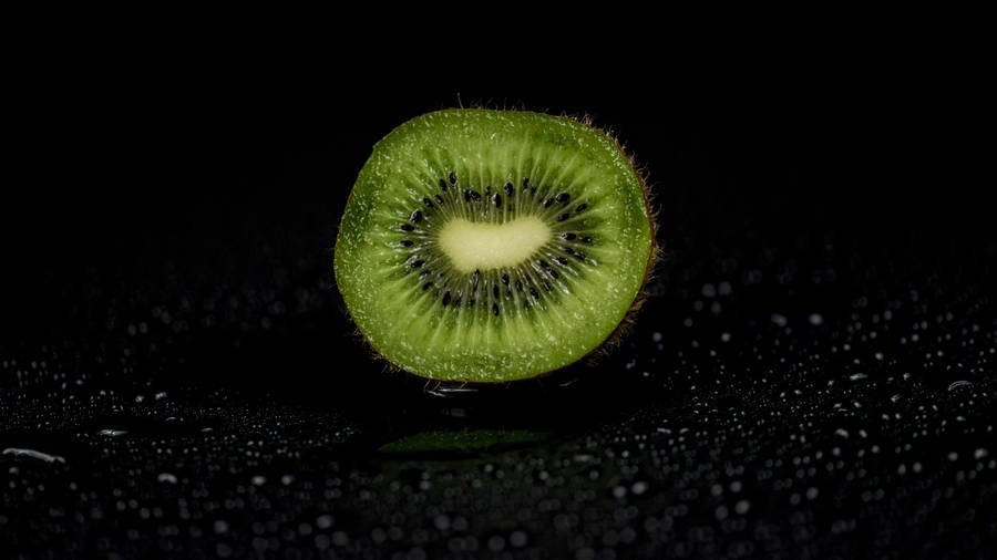 Moist Kiwi Fruit Cut Wallpaper