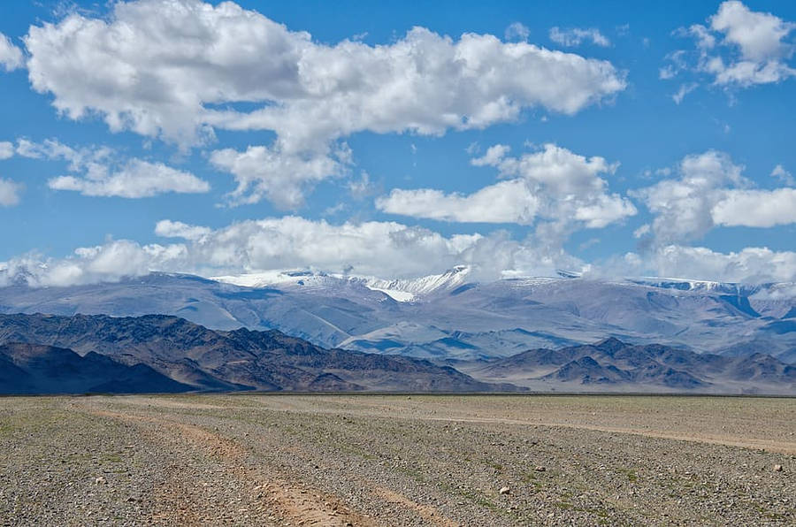 Mongolias Gobi Desert Daytime Wallpaper