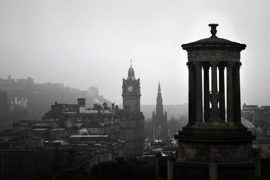 Monochromatic Edinburgh City And The Castle Wallpaper