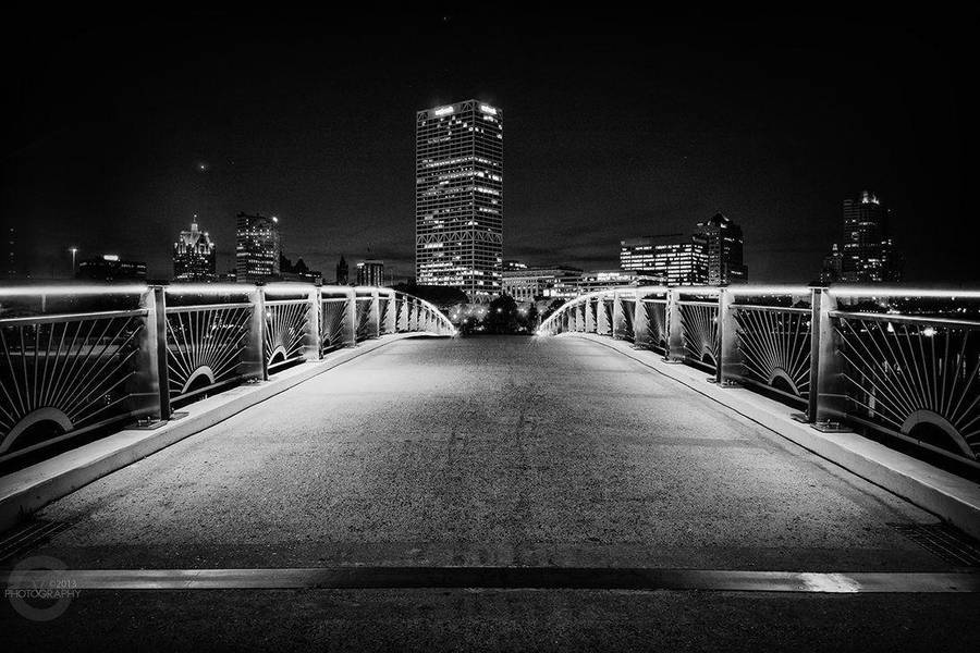 Monochromatic View Of A Milwaukee Bridge Wallpaper