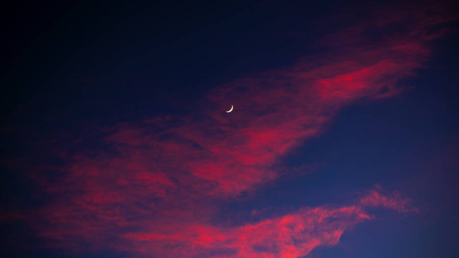 Moonlight 4k With Red Clouds Wallpaper