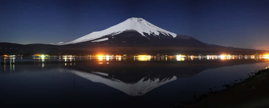 Mountain Reflected In The Water Ultra Hd Dual Monitor - Wallpaper Wallpaper