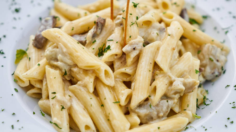 Mouth-watering Pasta Carbonara In A White Dish Wallpaper