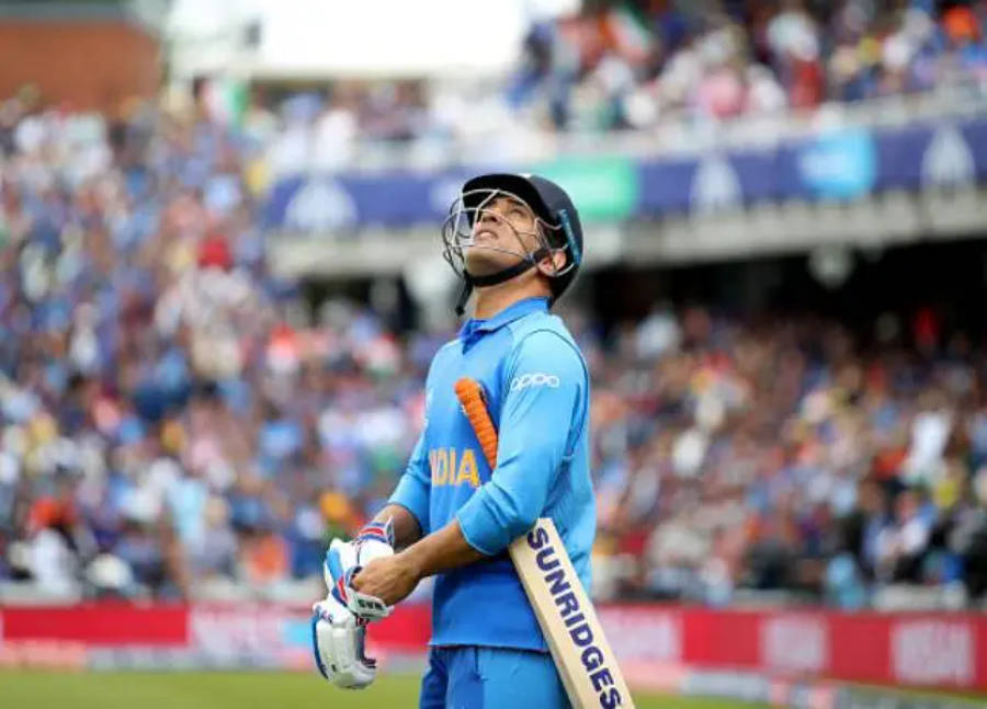 Ms Dhoni 7 Looks Overhead Wallpaper