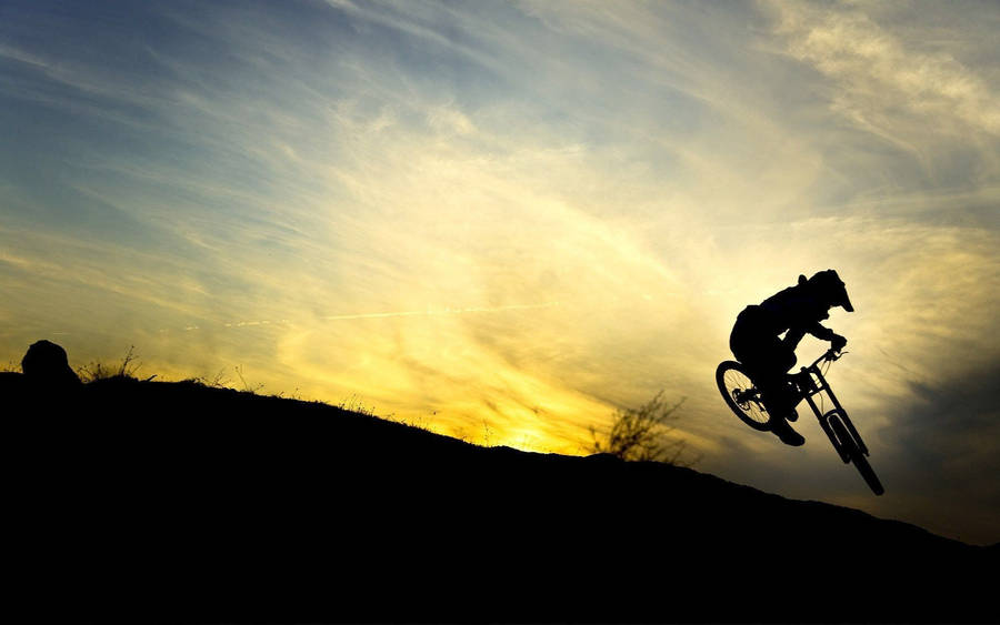 Mtb Extreme Hill Stunt Silhoutte Wallpaper